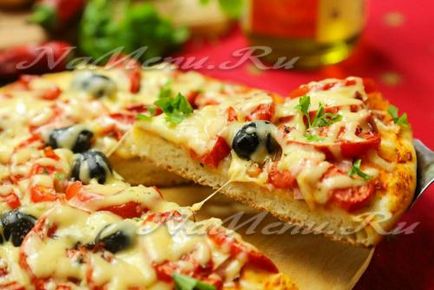 Pizza cu șuncă, roșii și brânză rețetă