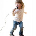De ce copiii cântă bine