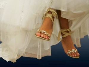 De ce nu se poate căsători în sandale