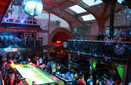 De ce ar trebui să vizitați clubul țiganilor (București)