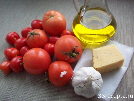 Tomate, coapte cu brânză în cuptor, rețeta cu o fotografie