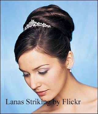 Coafuri cu diademă, cu RIM, cu o coroană de flori la o nunta