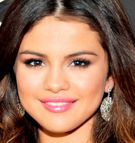 Coafuri Selena Gomez machiaj Selena Gomez