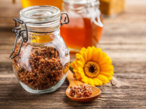 Prepararea tincturii apoase și alcoolice propolis la domiciliu (gătit tinctura de propolis la domiciliu) Prepararea de apă și un alcool tinctura de propolis acasă