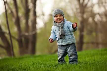 Mersul pe jos, cu un nou-născuți reguli pentru părinți