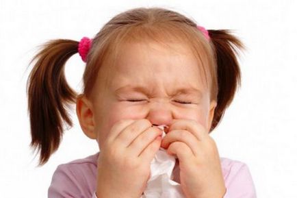 muci transparent într-un copil pentru o lungă perioadă de timp nu trece, un nas care curge într-un copil