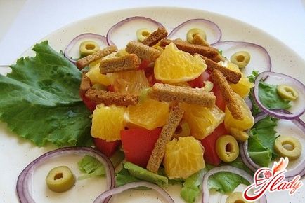 Salata cu rosii si crutoane variatii de vitamine