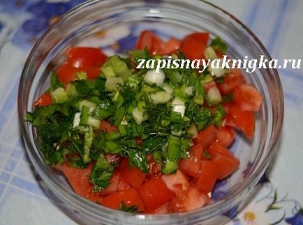 Salata cu crutoane și roșii