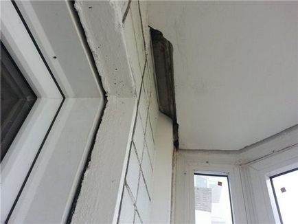 Fantele de pe balcon între perete și gard precum și decât reparate