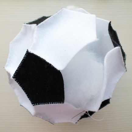 Coase o minge de fotbal din pâslă - Masters Fair - manual, lucrate manual