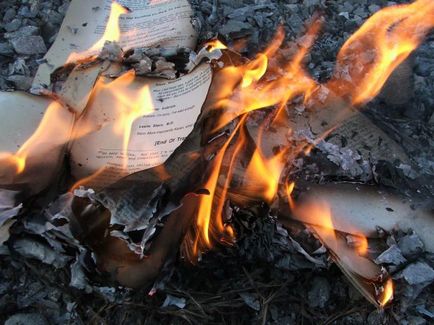 Vis carte casă în flăcări