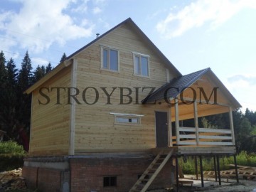 Construcție de case din lemn din „Casa Română“