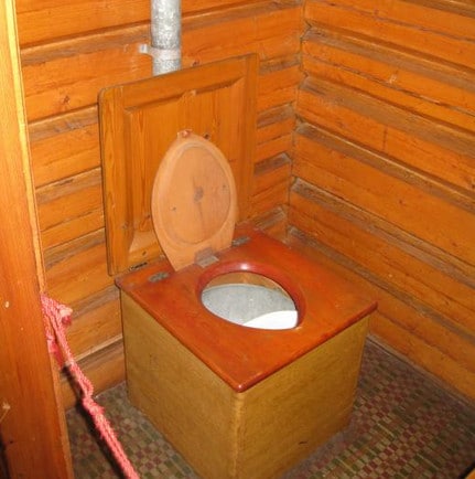 Toaletă pentru a da propria lor schemă de mâini și de a instala o toaletă la cabana Photo
