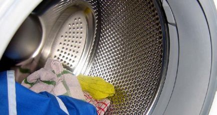 Scoateți mirosul din mașina de spălat