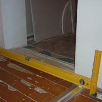 De stabilire a laminat pe o podea de lemn cu placaj si fara