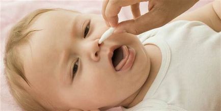 Copilul nu merge la rece, ce să facă în cazul în care un copil are un nas care curge pentru o lungă perioadă de timp nu trece