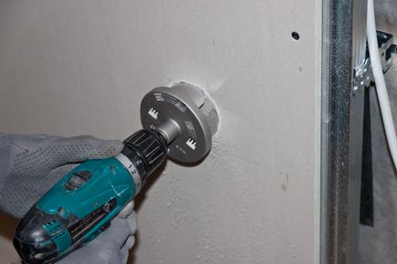Instalarea gips-carton de evacuare în instalația electrică de perete este sigur și făcut într-o casă de lemn (instalare) Instalarea gips-carton de evacuare în instalația electrică de perete este sigur și făcut într-o casă de lemn