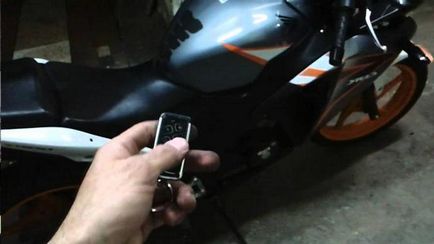 Setarea alarmei pe motocicletă cu mâinile (set) Setarea alarmei pe o motocicletă cu mâinile