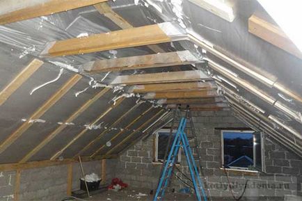 Încălzirea penoizol umple pereți, acoperiș și tavan