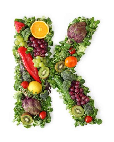 Vitamina K, care conține, pentru ceea ce este necesar pentru om, efectele hipo și hipervitaminoza de vitamina K