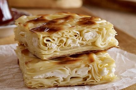 Khachapuri cu brânză - 10 rețete simple și delicioase