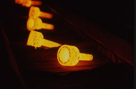Rece și forjare la cald, ceea ce este diferența (forjare) Rece și forjare la cald, ceea ce este diferența