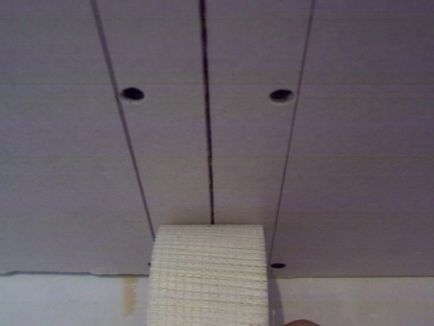 Umplerea cusături pe tavan gips-carton - să învețe să sigileze corect articulațiilor