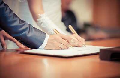 Act (oficial), iar căsătoria civilă este diferită de argumente pro și contra