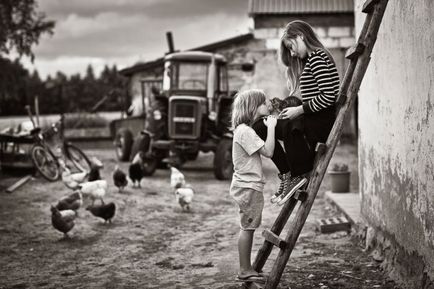 25 fotografii incredibil de emoționante copii care se joacă cu lei