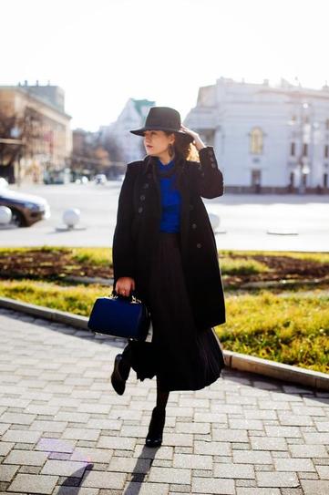 30 Opțiuni pentru ceea ce sa poarte haine negre, fotografiile cele mai elegante de pe străzi