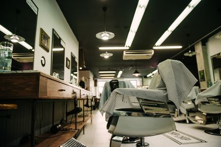 Repejor ambele fostul GQ editori și tatuator introdus în România moda pentru Barbershop