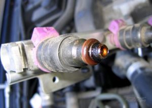 Care este caracteristicile injectorului și diferențele de carburator