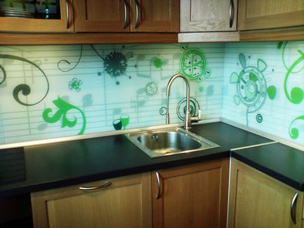 decorare bucătărie panou de proiectare, avantajele și dezavantajele