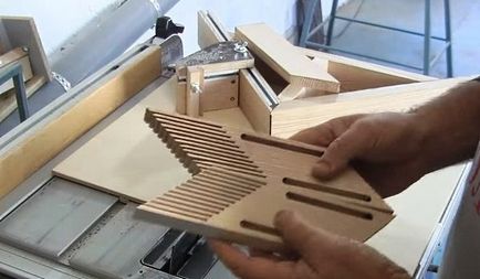 mașină de frezat pentru lemn cu mâinile lor desen o masă de casă simplă pentru frezarea