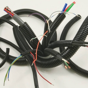 Plisat sârmă și cablu ca instalația electrică alege și trage