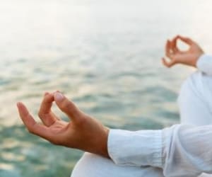 Yoga pentru incepatori la exercitarea acasă, beneficiile și contraindicații