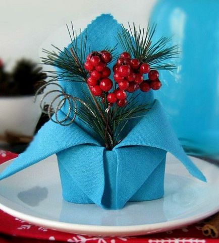 Cum frumos pliat servetel pe o masă festivă