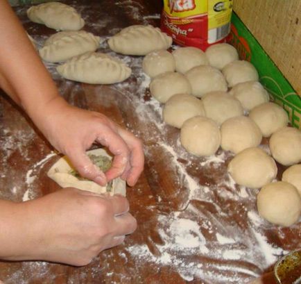Cum de a sculpta prăjituri chifle din aluat dospit, fotografii pas cu pas, instrucțiuni despre cum să-și încheie