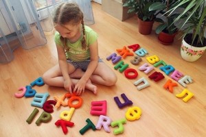 Cum să învețe copilul alfabetul în 5 ani