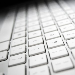 Cum se dezactivează tastatura de pe un laptop temporar sau permanent, prin intermediul unor ferestre, programe,