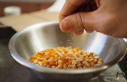 Cum de a găti floricele într-un cuptor cu microunde de porumb