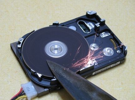 Cum se montează (demontează) hard disk