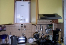 Cum se ascunde cazanul de gaz în bucătărie fotografie aproape de design cu cazan de încălzire individuală în (gaz) Cum se ascunde cazanul de gaz în bucătărie fotografie aproape de design cu cazan de încălzire individual