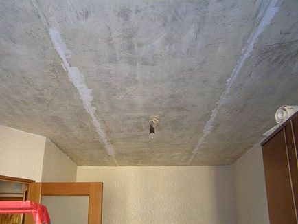 Cum să sigileze îmbinările dintre panourile pe tavan