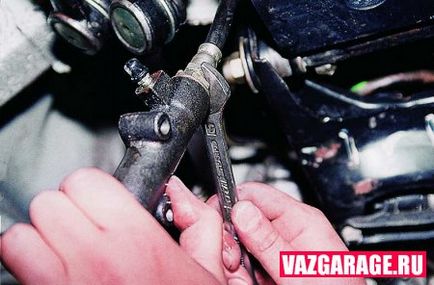 Cum să înlocuiți cilindrul de sclavi ambreiaj VAZ-2106