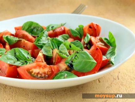 Caprese - o salata teribil cu rosii, busuioc verde și mozzarella licitație