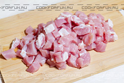 Cartofi copti cu carne de porc și roșii
