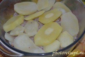 Cartofi cu carne în cuptor