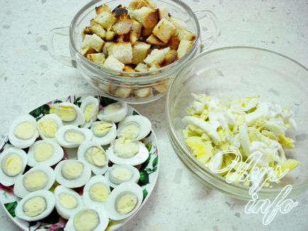 Clasic salata - Caesar - cu reteta de pui și biscuiți cu o fotografie