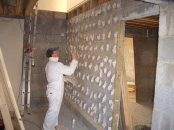 Fixarea polistiren la materialul de perete și caracteristicile sale, sfaturi cu privire la instrucțiunile de ambalare și